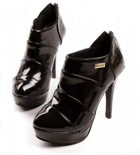 Botinha Verniz - Preto
