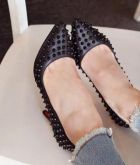 Scarpin preto com tachas